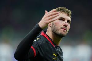 记者：被对手踩踏，米兰前锋S-希门尼斯可能手指骨折