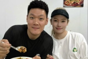 亚博体育官网-张宁妻子：今天是结婚两年纪念日 行囊羞涩都无恨&amp;难得夫妻是少年