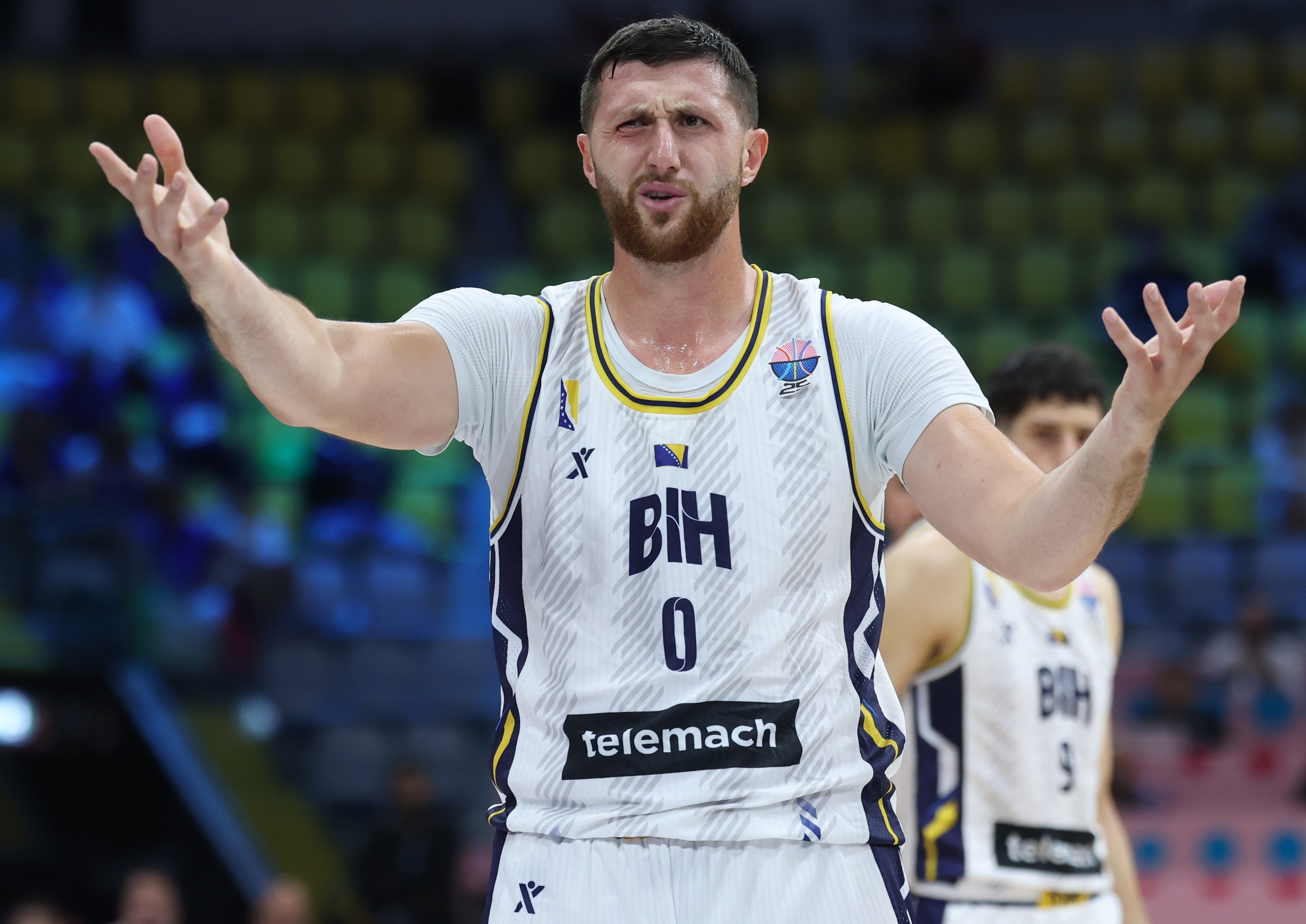 亚博app-字母哥缺席对阵波黑！努尔基奇赛前表示 对阵希腊必须限制住字母