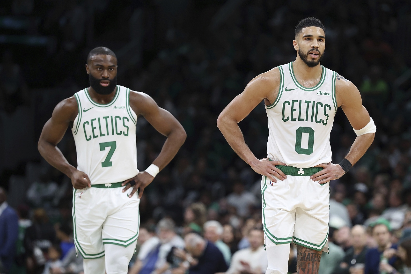 亚博游戏官网-2018年以来季后赛胜场排行：绿军双星72场领跑，勇士57场次席，掘金51场位居第三