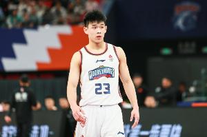 关键两罚很稳！林葳替补21中12砍下36分6板6助