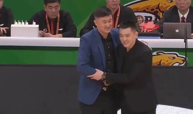 亚博游戏官网-公开发声！杨鸣力挺杜指导