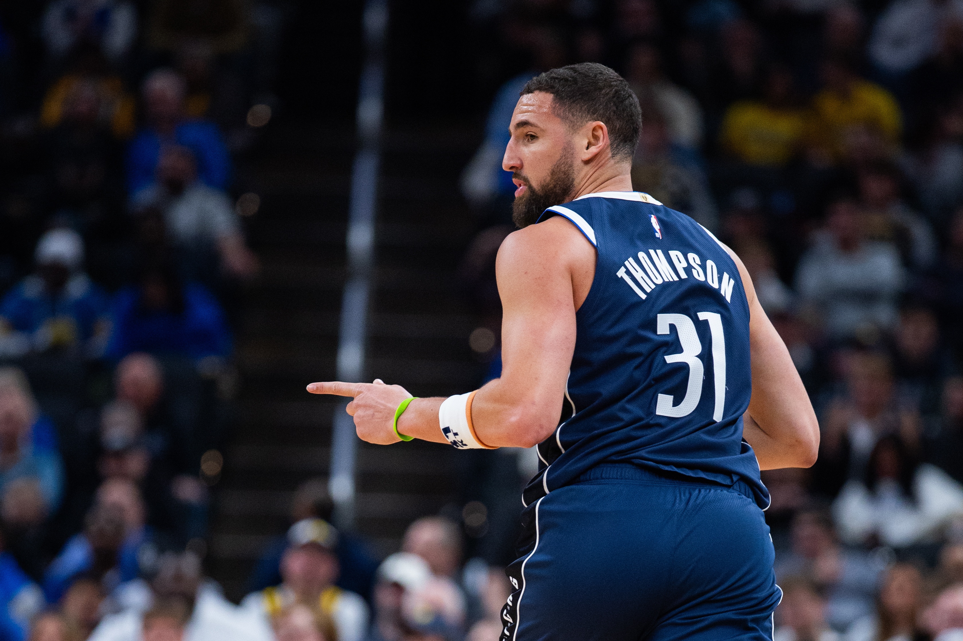 亚博app-战旧主！克莱三分9中5得到15分1板1助1断1帽